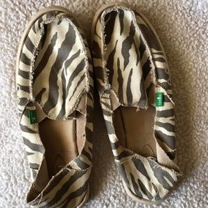 Sanuk size 8
